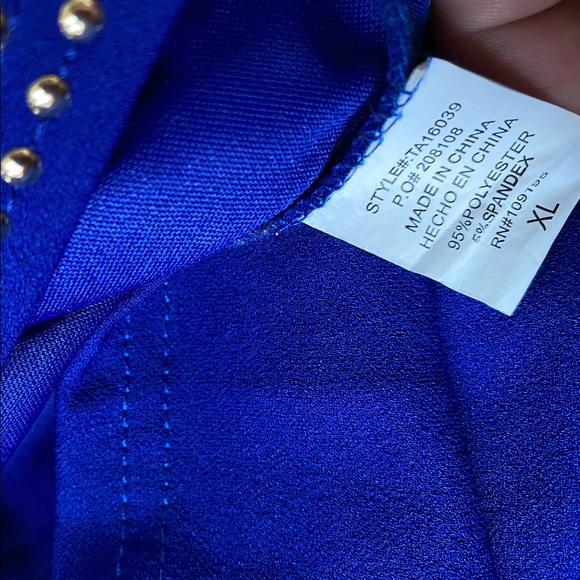 Fashion Top - Picture 3 of 4